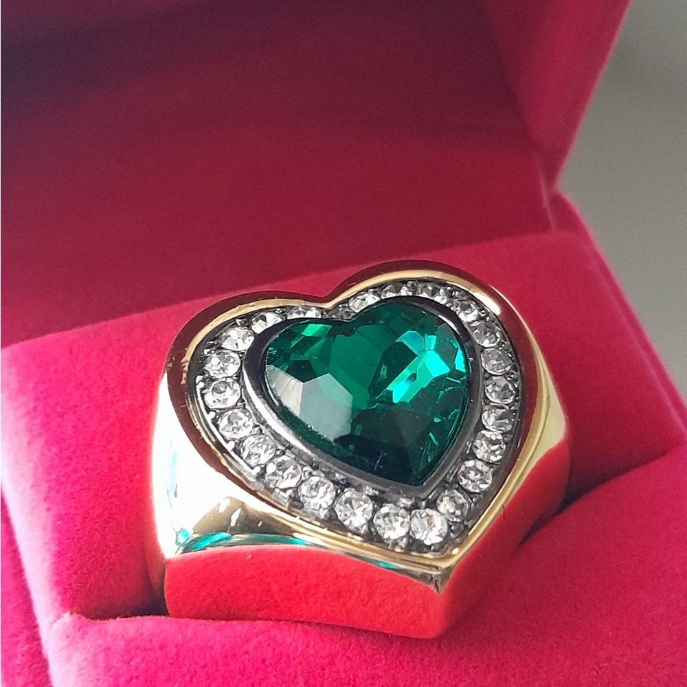 Kurt Geiger Gold Heart Ring with Emerald Green Stone - Picture 7 of 7